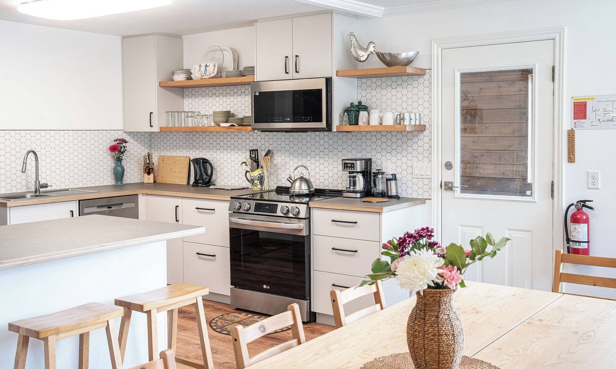 Revelstoke House | * DOWNTOWN * NEW RENOVATED * Walking distance to everything * Family Friendly *
