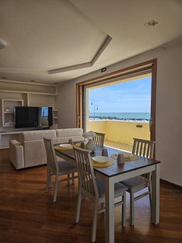Fiumicino Apartment | Dream & Fly Sea Colors
