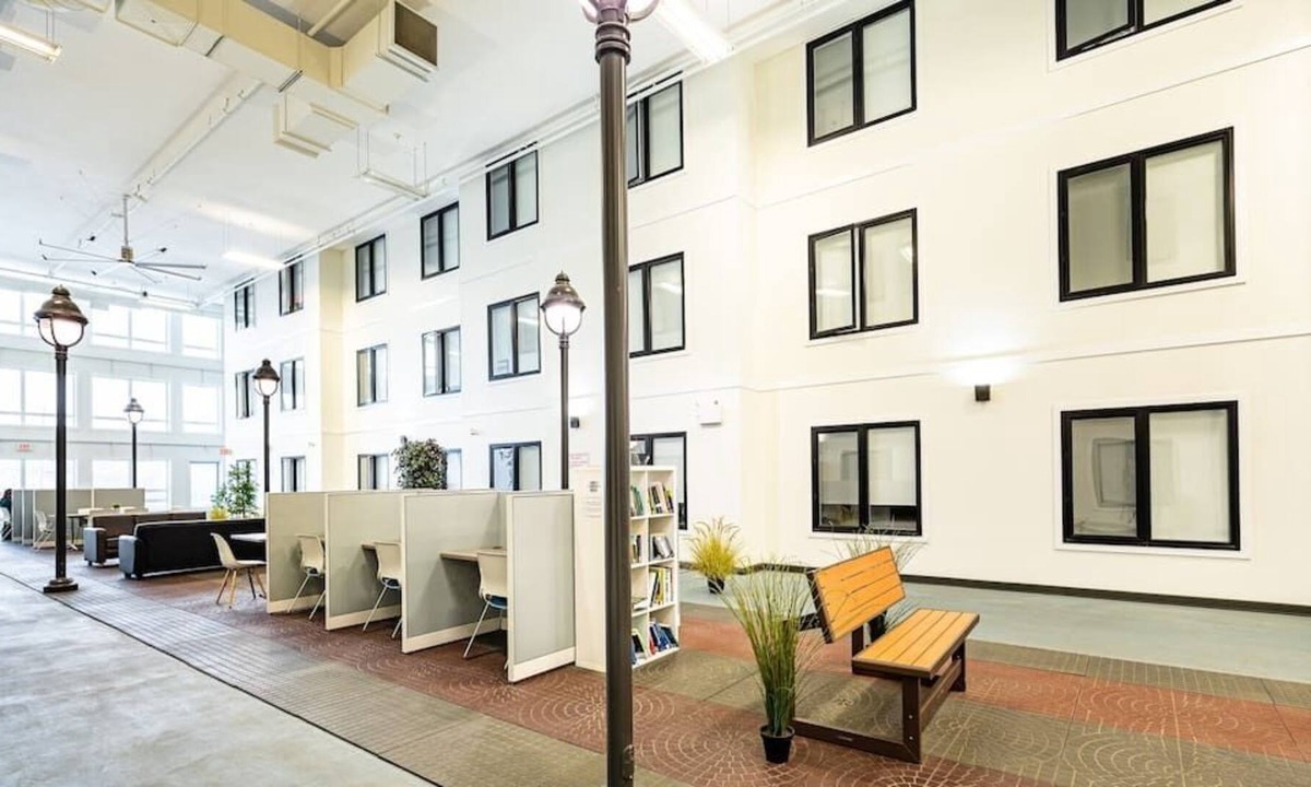 North Central Edmonton Apartment | DT. King bed. UG parking. Sleeps 2.