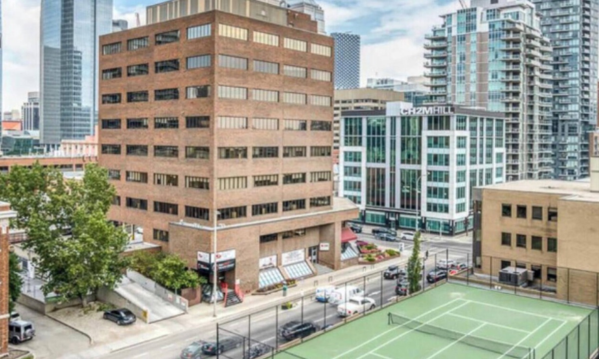 Connaught Condo | Effortless Downtown Calgary Executive Condo | 6 to 8 Month Occupancy | $1,980/mo