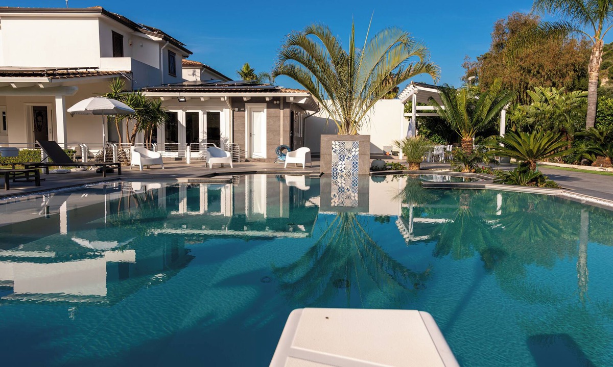 Campofelice di Roccella Villa | Elegant independent villa. you can spend your holidays in complete relaxation