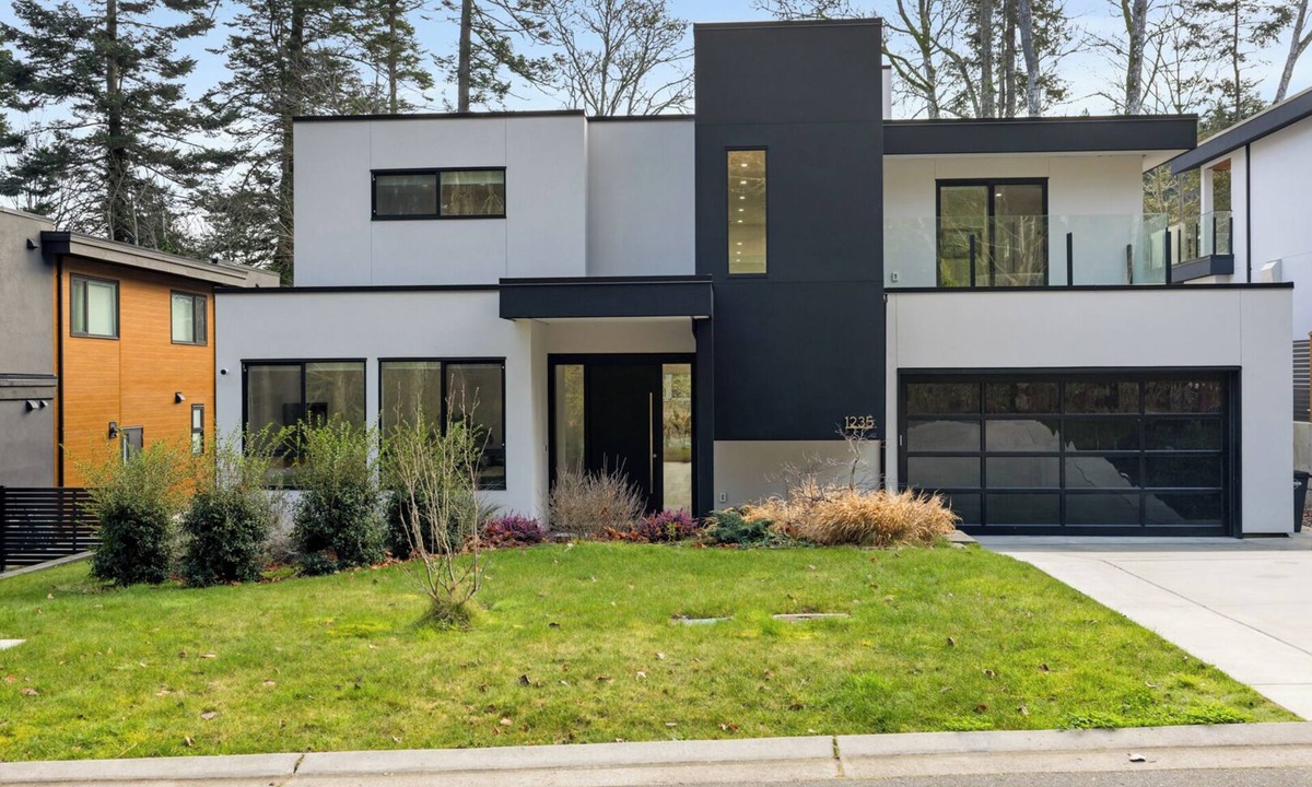 Cordova Bay House | Elevated Luxury