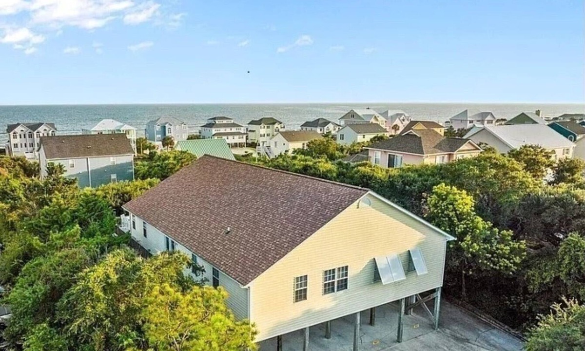 Emerald Isle House | Emerald Isle coastal home with ocean views, walk to shops and the beach