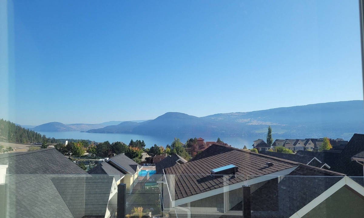 Central Okanagan Cottage | Enjoy pool/hot tub/lakeside view/water trampolines/for 8