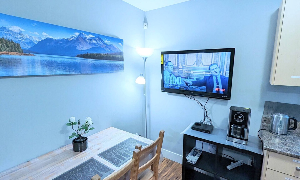 Fleetwood House | Entire 2BR Forest Home