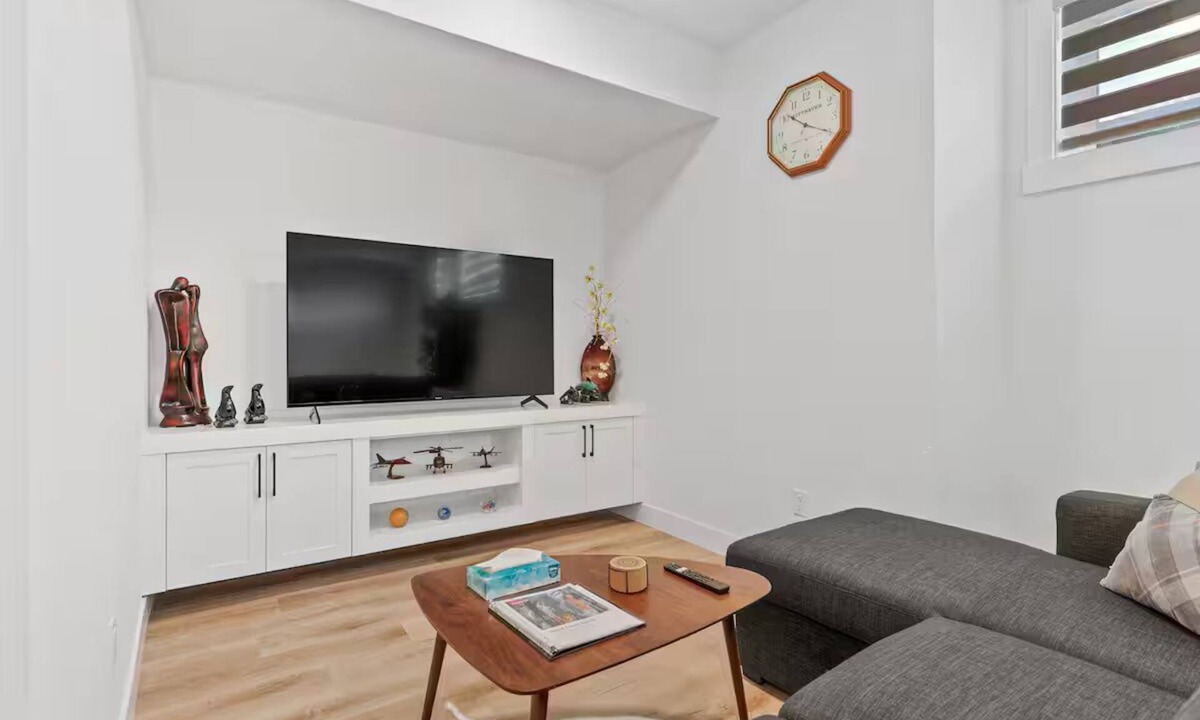 Mount Pleasant House | Entire modern private suite centrally located - minutes away from downtown!