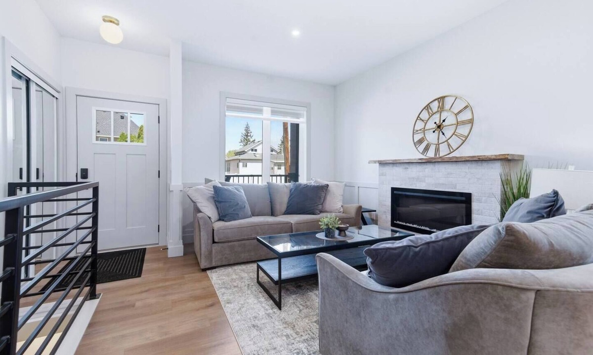 Lacombe House | "Evergrove"2 Bdrm modern escape in Lacombe!