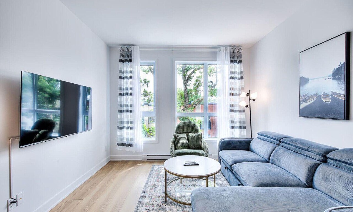 Tetreaultville Apartment | Everything You Need - Montreal's Cozy 1BR Getaway