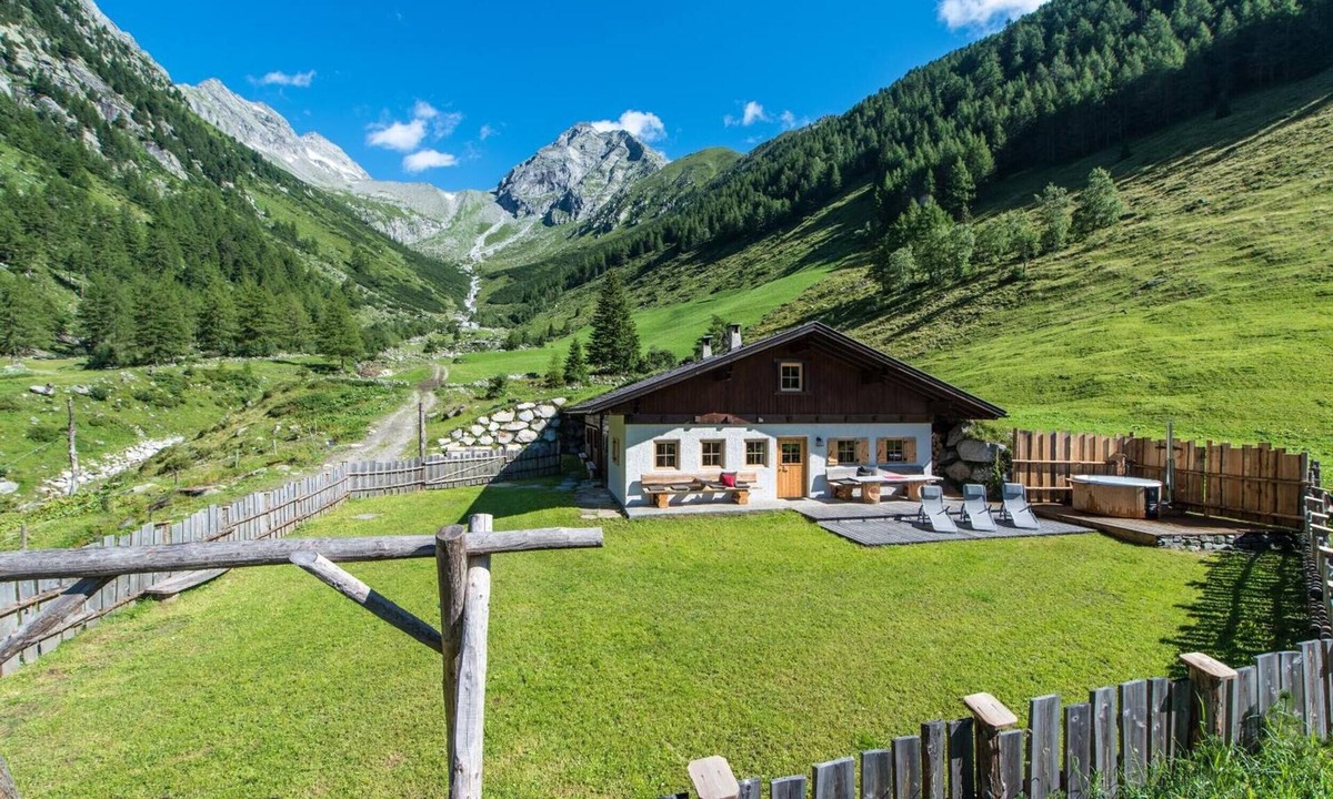 Valle Aurina Ski Chalet | Exclusive Alpine Eco Chalet Oberkofl with Mountain Views, Private Terrace, Hot Tub, Wi-Fi