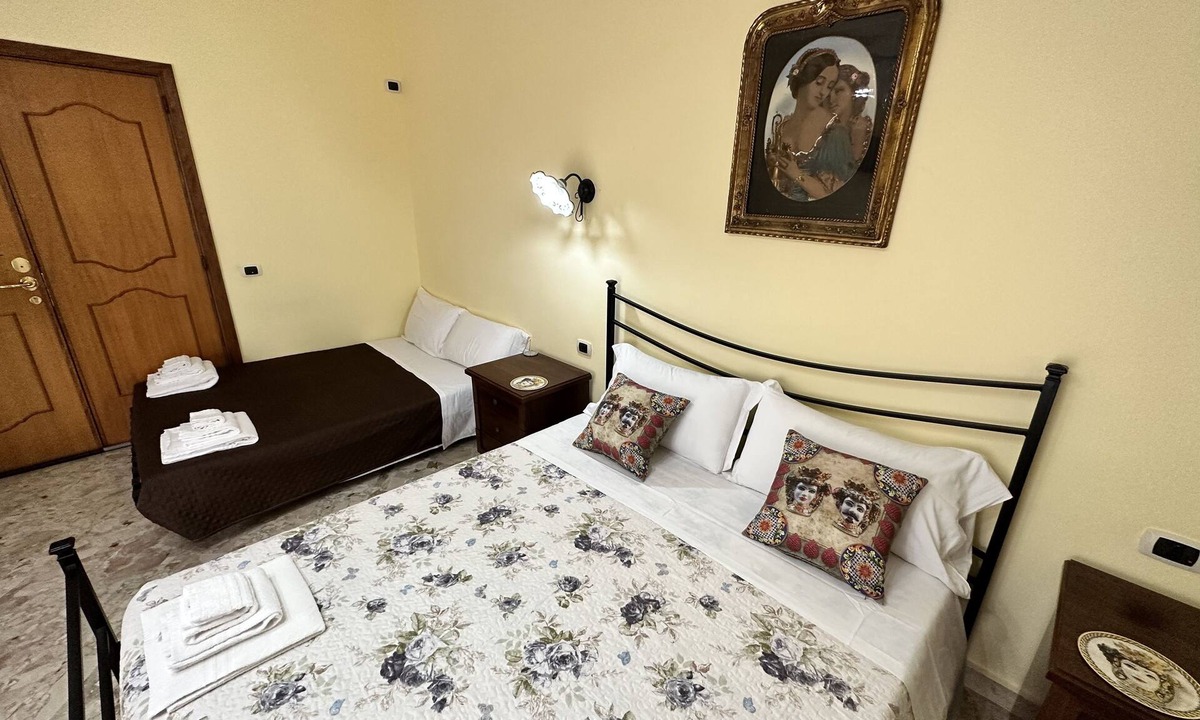 Gela Bed & Breakfast | Exclusive Suite: Square, Near Beach, WiFi, Air Conditioning, Private Bathroom