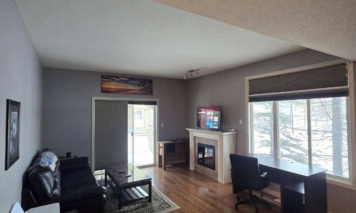Fort McMurray Condo | Executive 2 Bed/2 Bath nHeated Garage