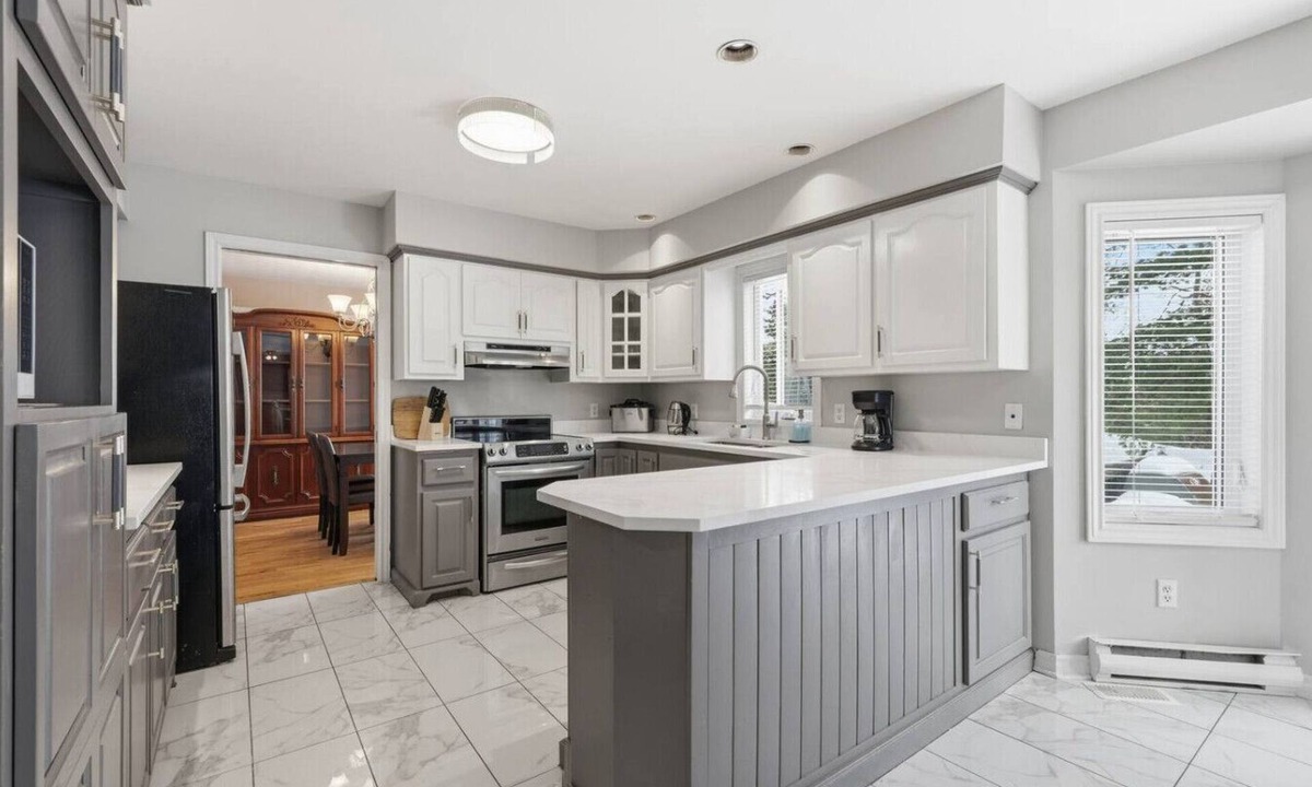Bedford House | Executive 7 bedrooms 3.5 Bathrooms
