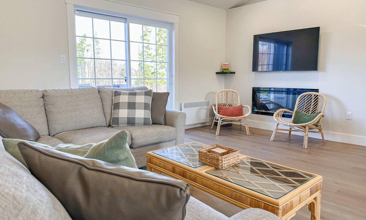 Stanley Bridge House | Executive PEI Getaway Near Golf and Beaches for Groups or Families