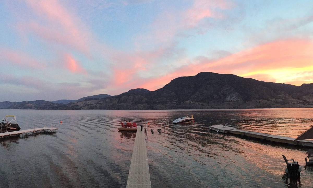 Okanagan-Similkameen House | Executive Skaha Lake Waterfront Home-Sandy beach-Dock-Boat Moorage-4 bdrm, 4 bth