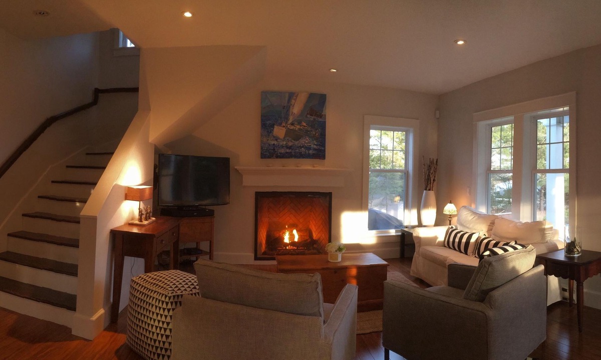 Chester House | EXQUISITE DESIGNER CHESTER VILLAGE CLASSIC! 5Bdm 2Bath