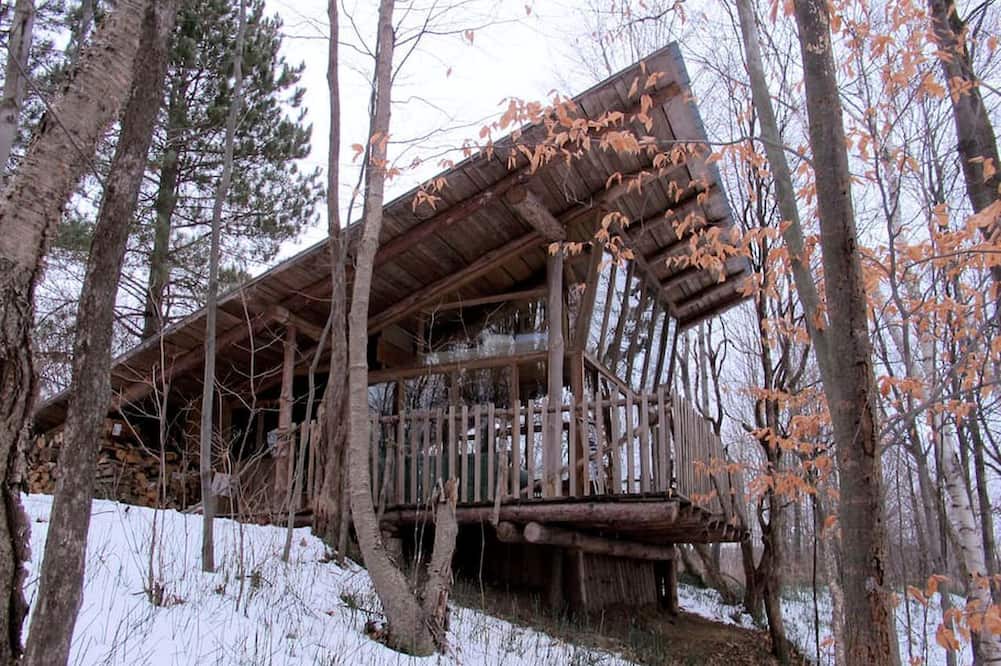 Plantagenet Cabin | Extraordinary Tree House-Style Glamping Cabin on Farm near Ottawa