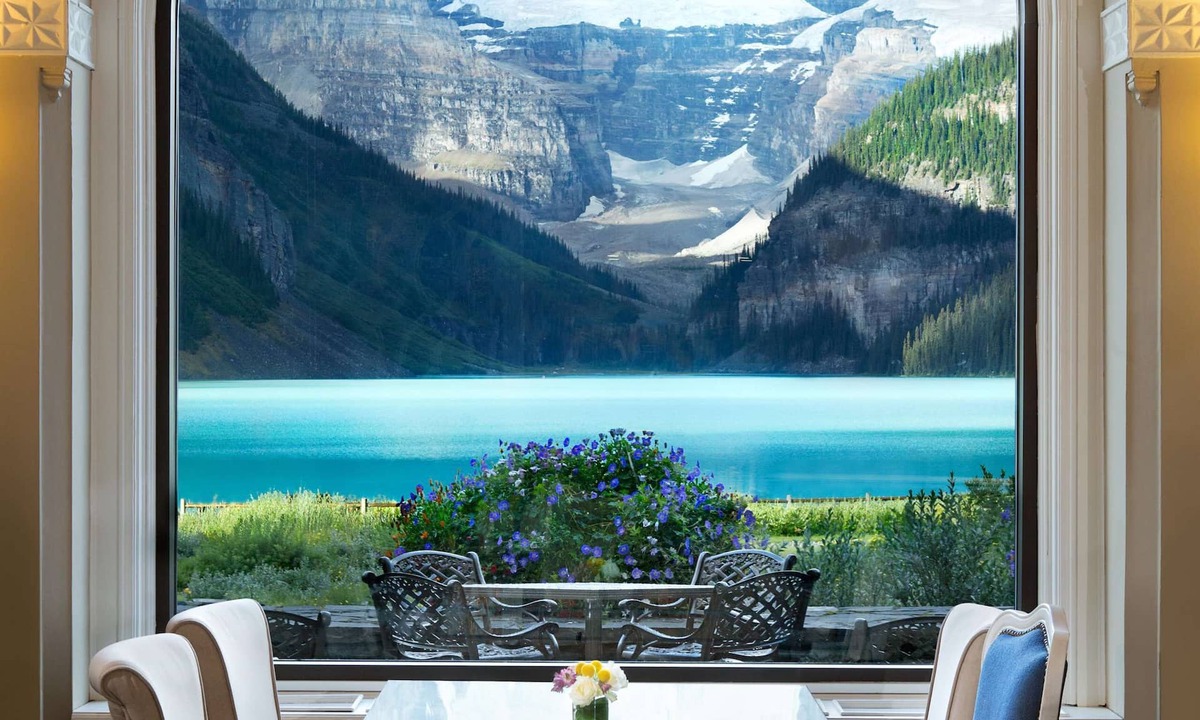 Lake Louise Hotel | Fairmont Chateau Lake Louise