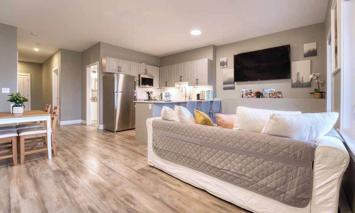 Halifax House | Family friendly king size bed+ sofa bed and rolling twin bed 15 min to downtown