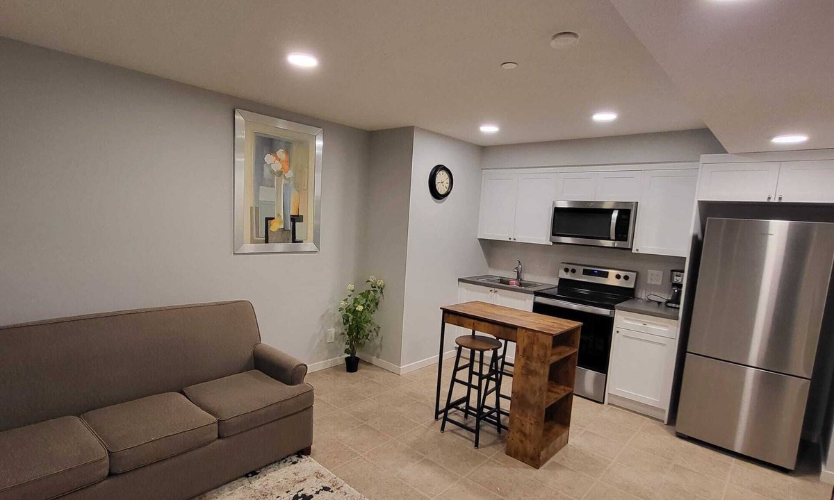 Calgary Apartment | Feel At Home — Spacious 1BR/1BA with all the Comforts You Need (12mins from YYC)