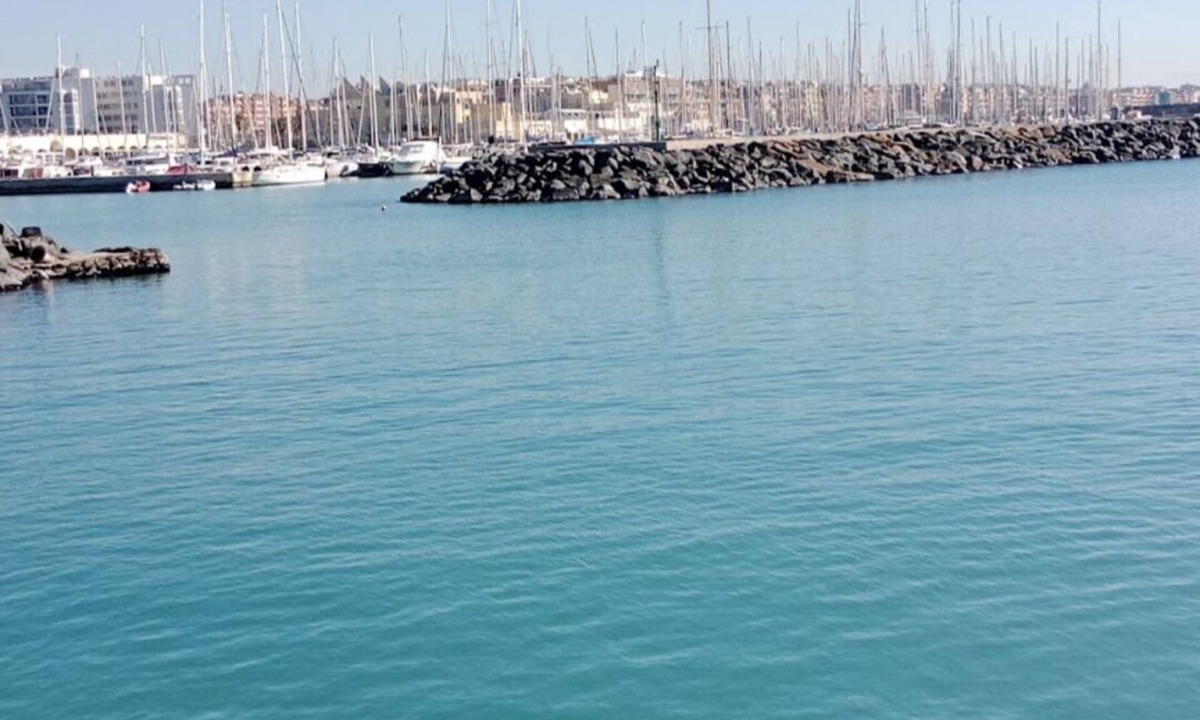 Quartiere XXXIII Lido di Ostia Ponente Hotel | Floating House - Romantische woonboot in de haven van Rome