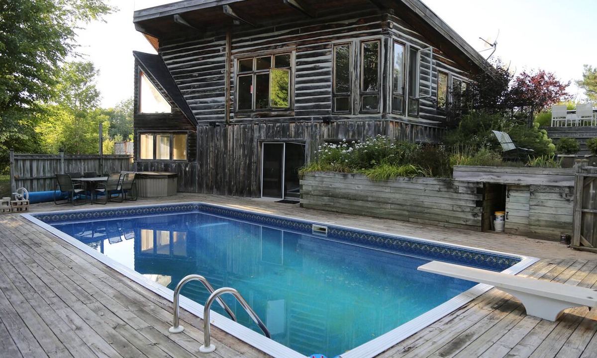Markdale Ski Chalet | Forest View Chalet Unit with Hot Tub and Seasonal Salt Water Pool