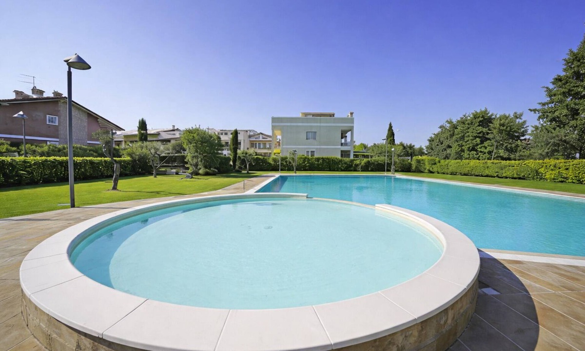 Cavalcaselle Apartment | Francy House: Pool, Relaxation, Lake Garda, A/C, WiFi