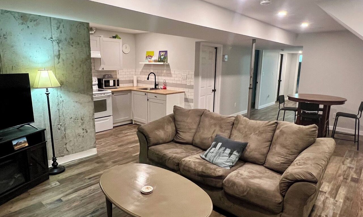 Thunder Bay Apartment | Freshly updated 2 bedroom suite, close to amenities! Pet friendly!