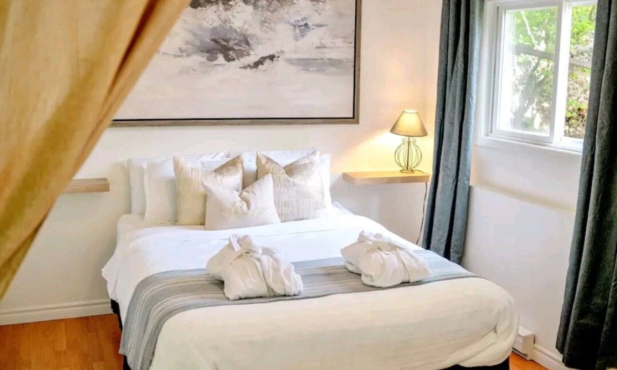 East Hill Apartment | Full Suite! Private and Secluded Deck/Yard! Central to Vernon! Pet Friendly!n