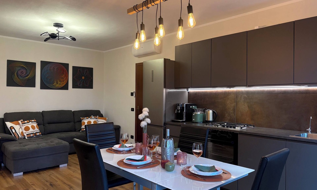 Cavalcaselle Apartment | Gardaland & Lake Apt with parking lot