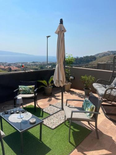 Mili San Pietro Apartment | Gardenie Home: delizioso villino vista mare