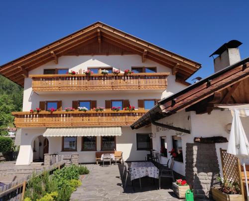 Renon Bed & Breakfast | Gasthaus Alpenflora
