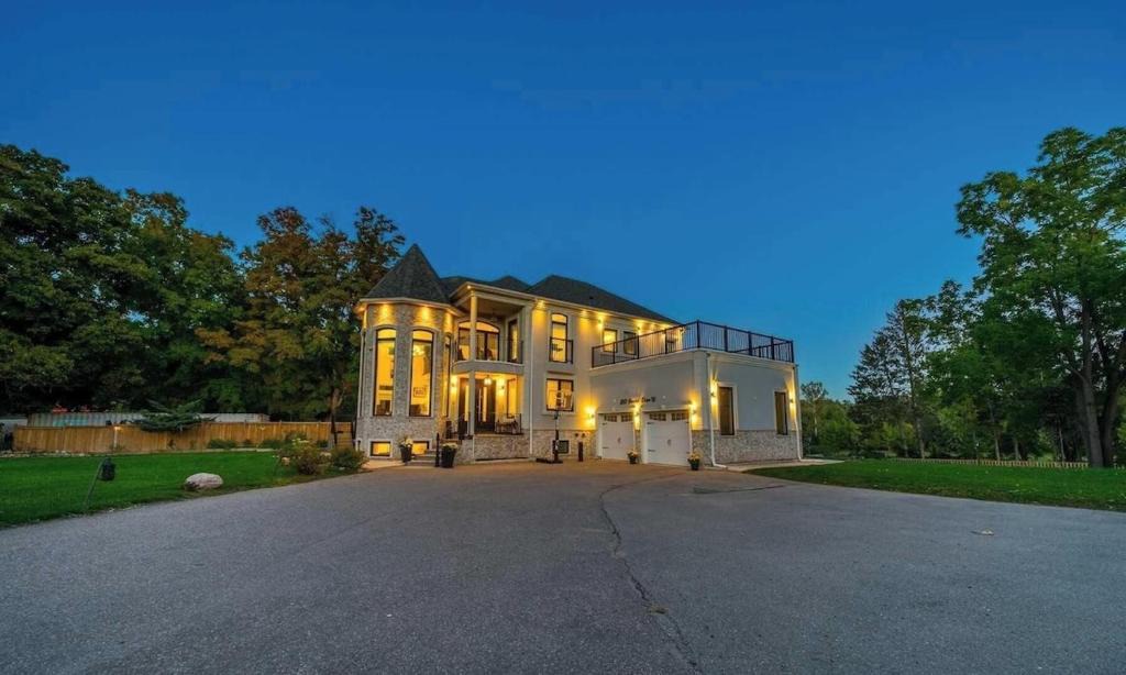 Brampton Villa | Getaway for Weddings, Gatherings & Group Stays- Perfect Place for Celebration