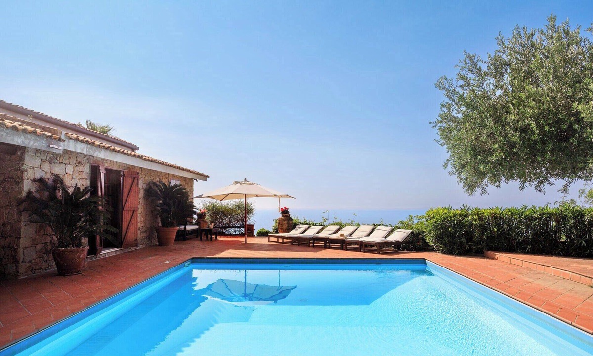 Catute Villa | Gli Ulivi - Four Bedroom Villa, Sleeps 8