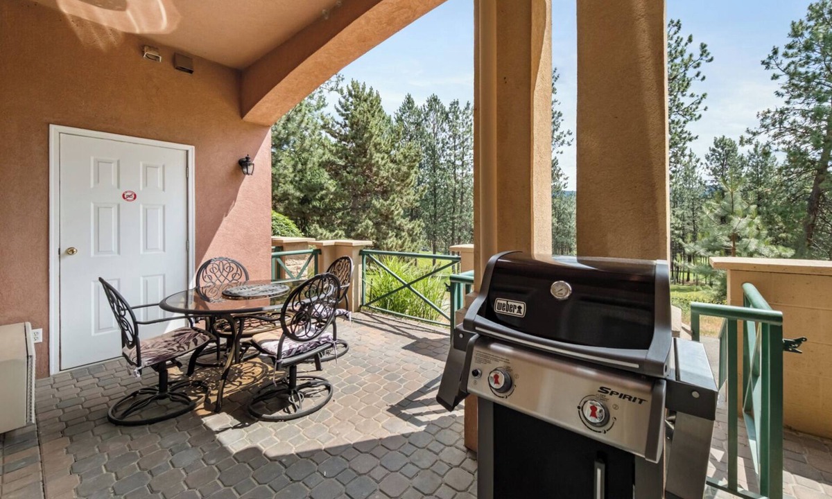 Quail Ridge Apartment | Golf Course Walk Up - 102B