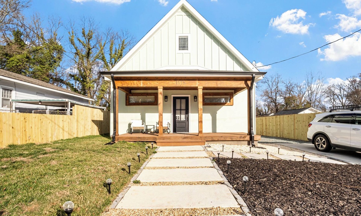 Greensboro House | Great for Groups 3BR/3.5BA Greensboro Home -Private Baths Near Coliseum