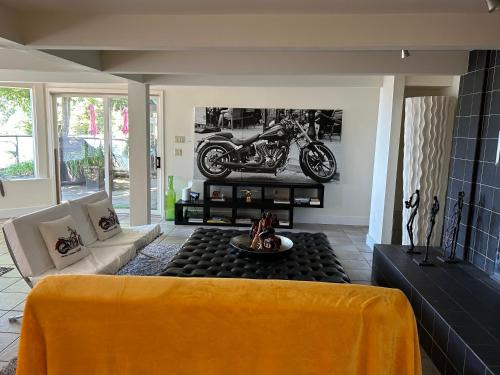 Upper Lonsdale House | Grouse Cheerful large private bedroom, bath, shared deck, pool, hot tub