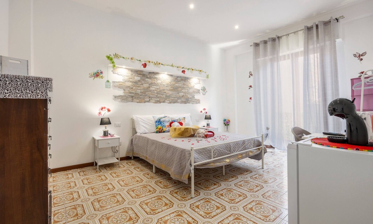 Casteldaccia House | Guest House 'Sole e Amore' with Balcony, Wi-Fi and Air Conditioning