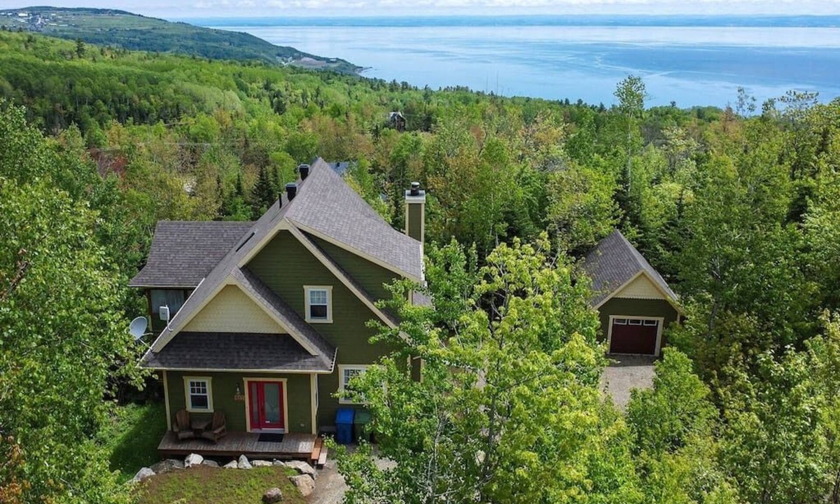 Saint-Joseph-de-la-Rive Ski Chalet | Hôtel à la maison - Le toit du Monde, Vue et spa