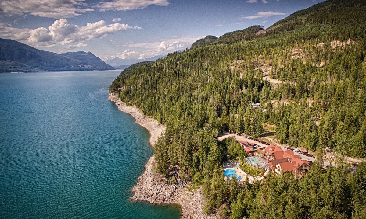 Nakusp Hotel | Halcyon Hot Springs Resort