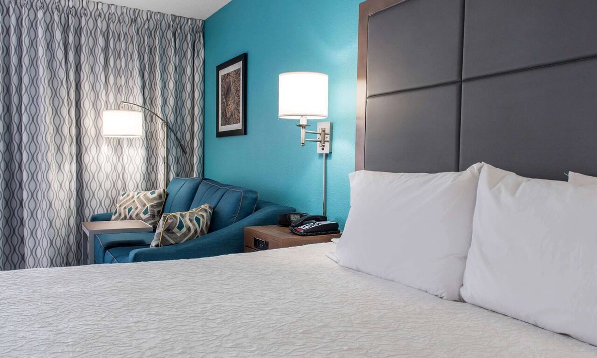 Douglas Hotel | Hampton Inn Douglas