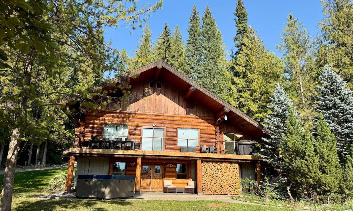 Golden House | Hartley Ridge - Log Home, Views, Gym & Hot Tub