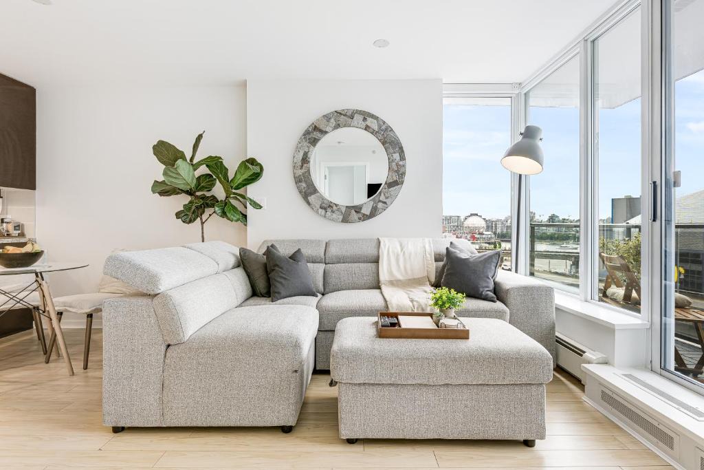 Crosstown Apartment | Heart of Downtown Entire Condo - Parking, Pool, Gym, Office, AC