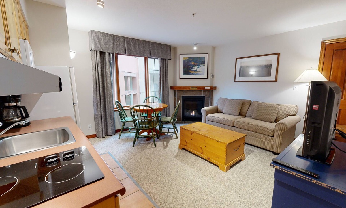 Sun Peaks Hotel | Hearthstone Lodge #306
