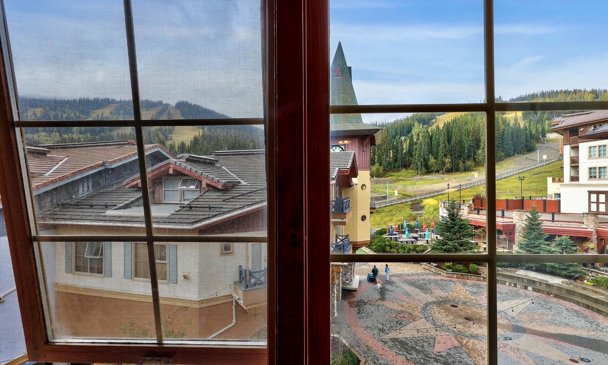 Sun Peaks Hotel | Hearthstone Lodge #424