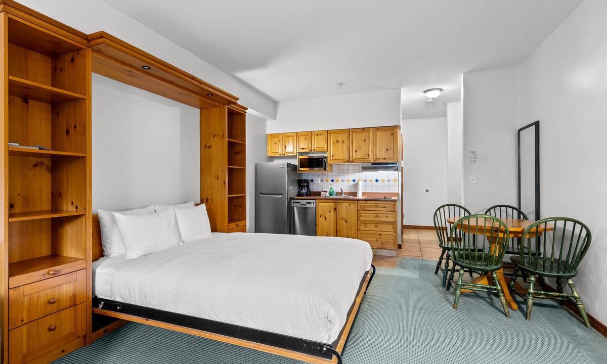 Sun Peaks Hotel | Hearthstone Lodge #423