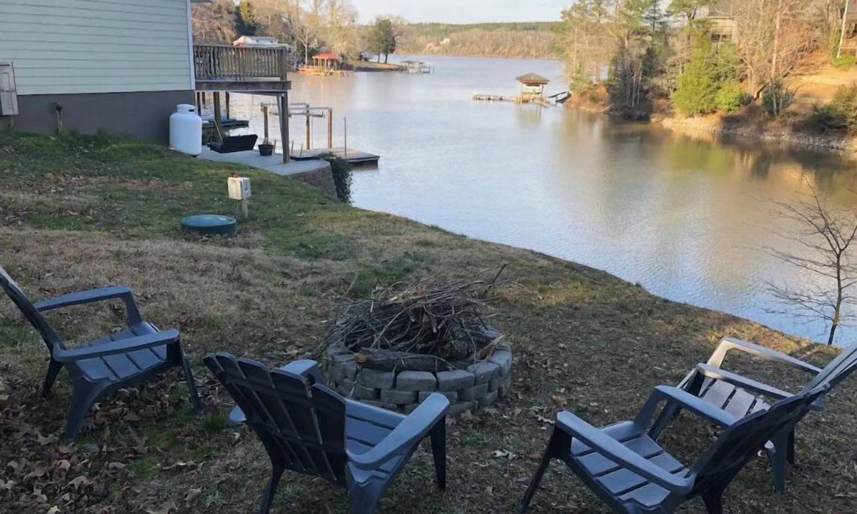 Ridgeway House | Hillside Haven on Lake Wateree- Entire House