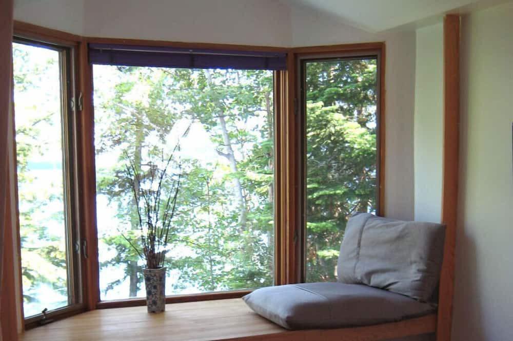 Beaulac-Garthby Cottage | Historic Timber Frame Chalet, Spa with Cinema at Camp Comfort