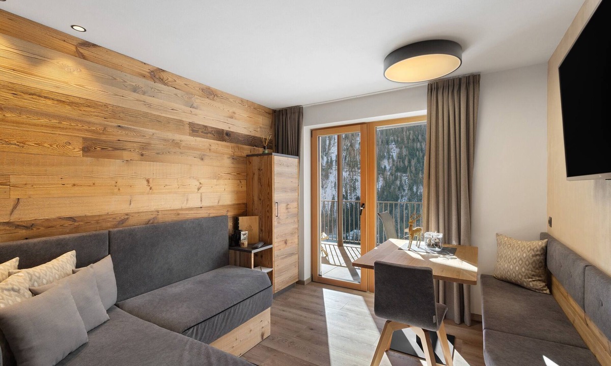 Selva dei Molini Apartment | Holiday Apartment 'Chalet-Suite Wiese' with Mountain View, Private Terrace and Wi-Fi