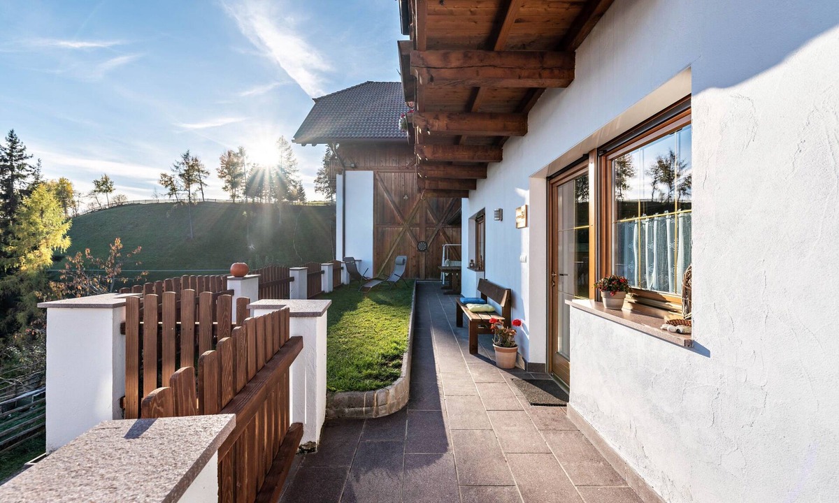 Collalbo Apartment | Holiday Apartment "Schlern" with Mountain View, Garden, Terrace & Wi-Fi