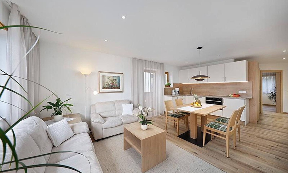 Schenna Apartment | Holiday Apartment 'Appartement Wieser B' with Mountain View, Shared Garden and Wi-Fi